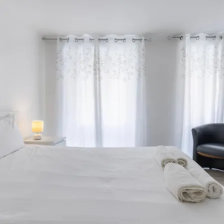 Typical Bica Апартаменти Лісабон